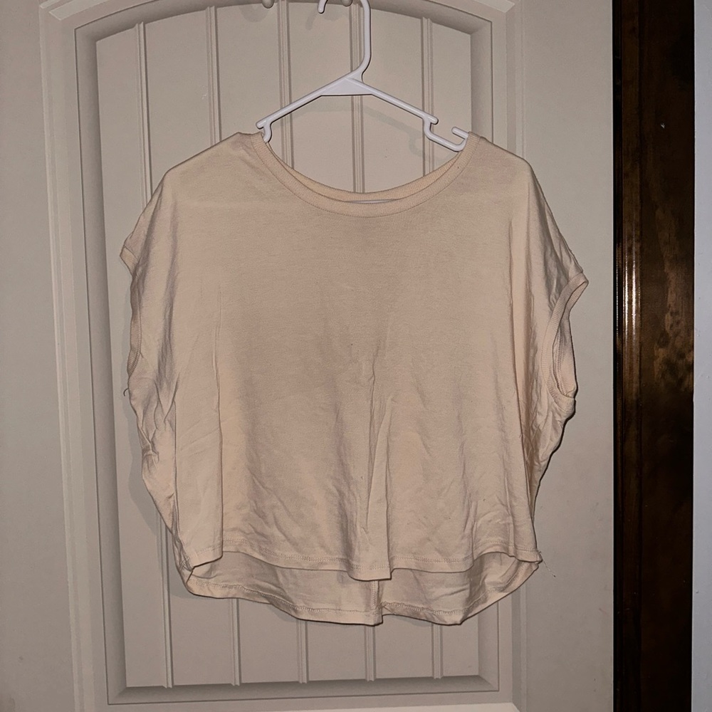 Capped Sleeve Crop Top - Picture 3 of 5